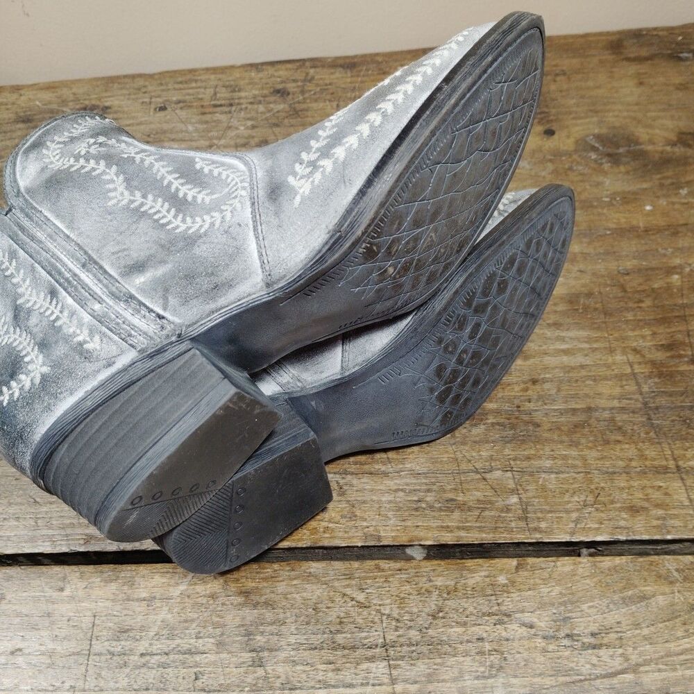 STERLING RIVER Size 11M Leather Ankle Cowboy Boots Gray Embroidered Vines - Picture 9 of 14
